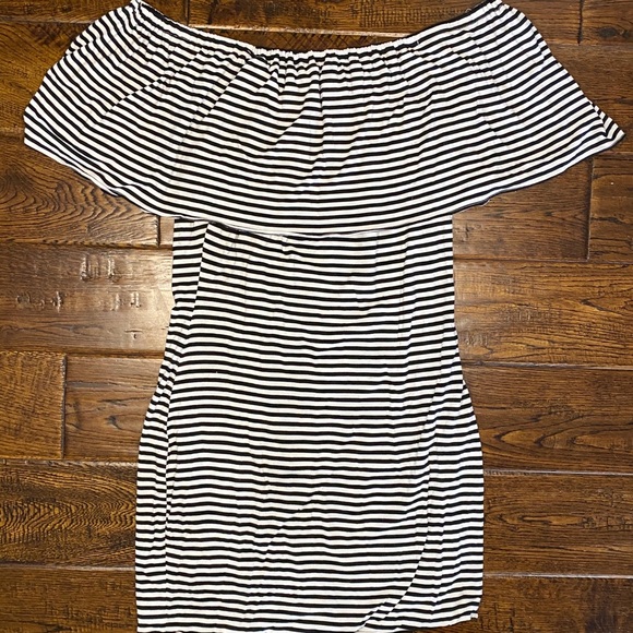 Blush Black & White Striped Off the Shoulder Ruffle Detail Fitted Mini Dress, Lg - Picture 4 of 4